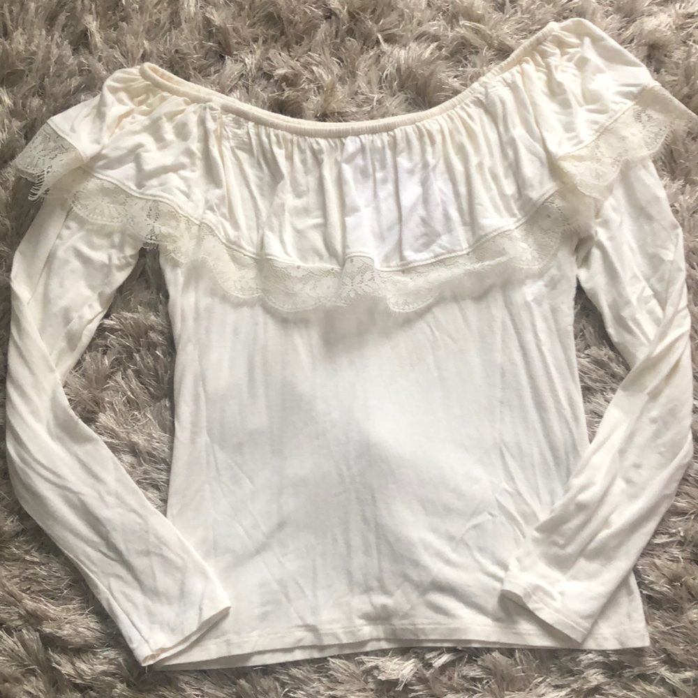 Hollister off the shoulder top (NEVER WORN!)